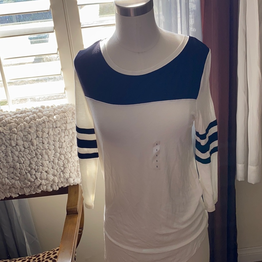 Stretchy white and black top